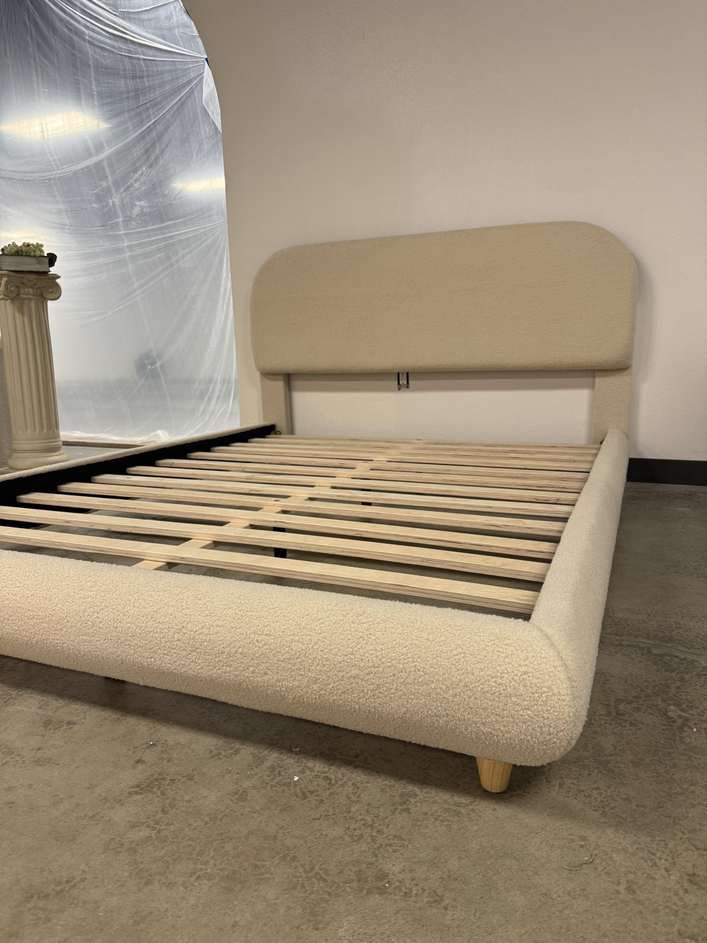 NEW ☁️Modern Curved Headboard Platform Bed – Queen & King | Bouclé Upholstered, Solid Wood Frame