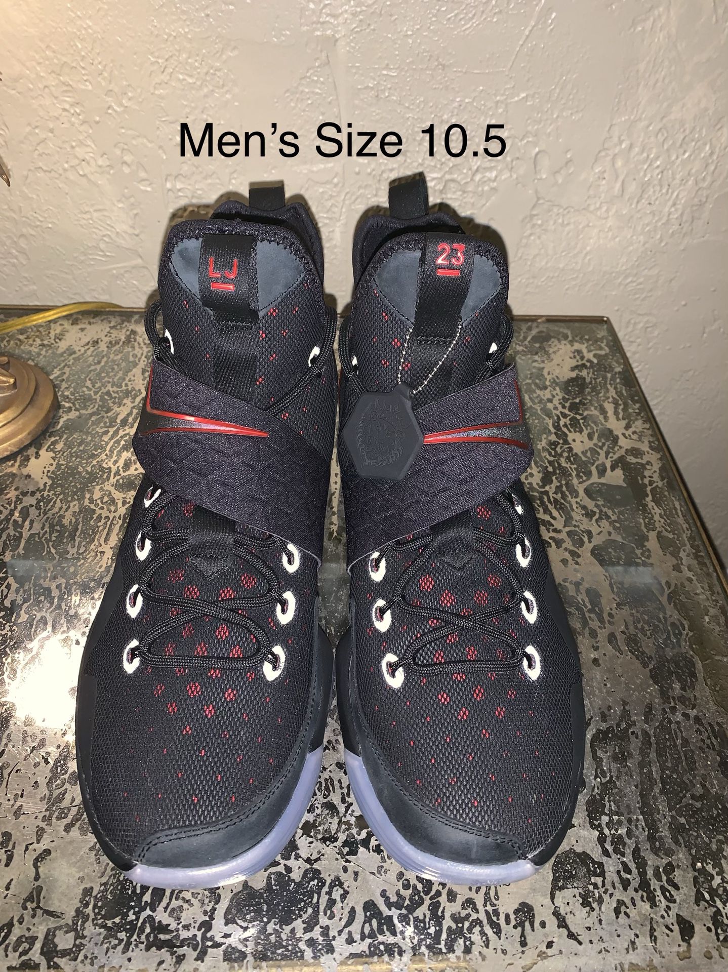 Nike LeBron XIV “Bred” Men’s Basketball Shoes