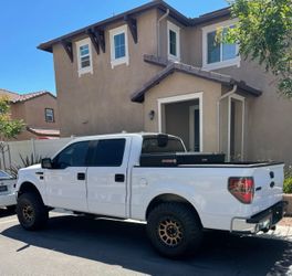 “SUPER CLEAN” 2010 Ford F-150 XLT Super Crew Cab