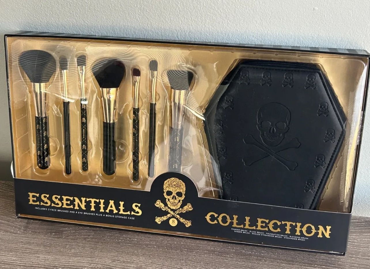 Makeup Brushes &. Mirror