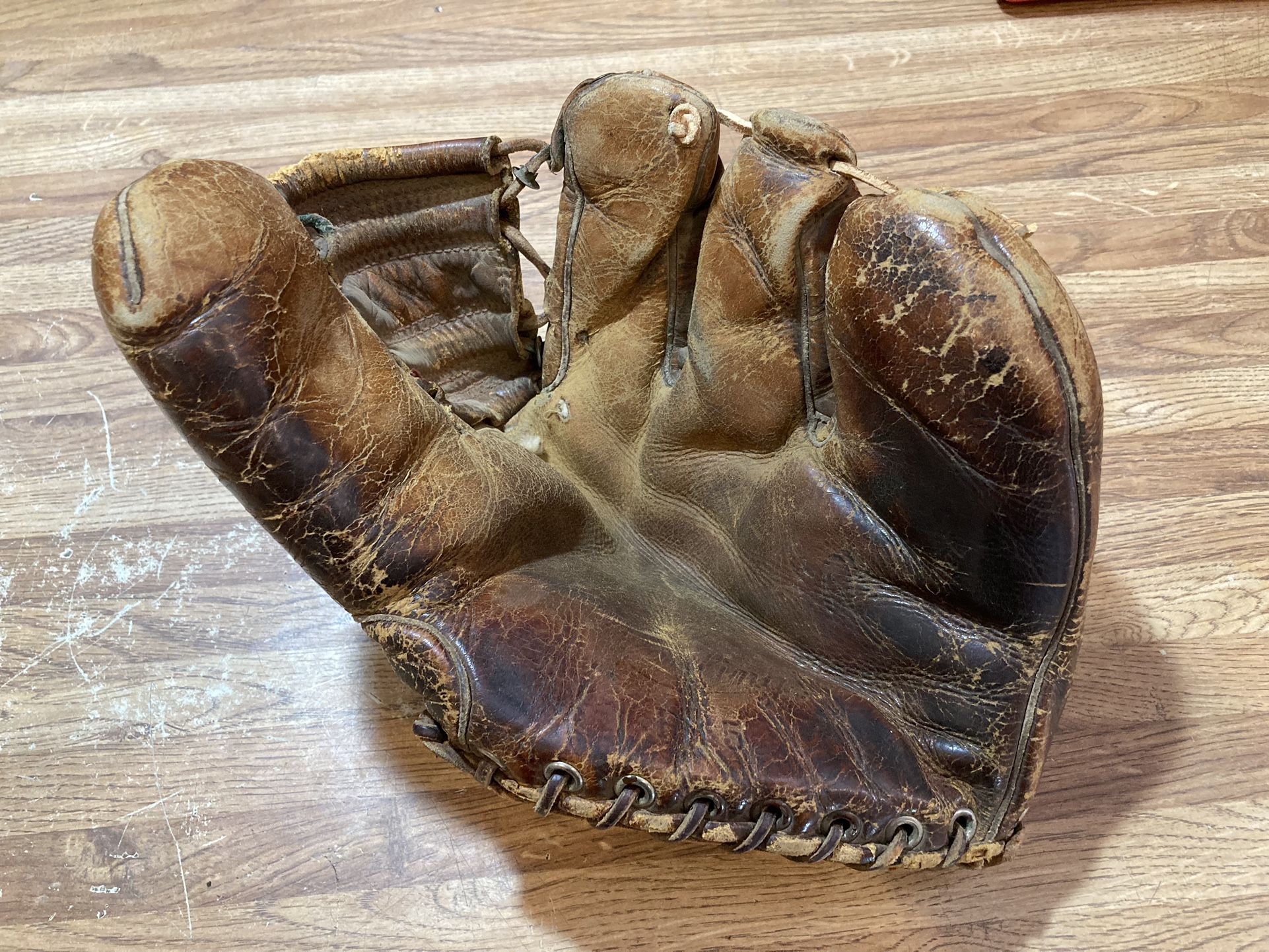 Baseball Glove Rawlings 4 Finger Vintage 1930's-40's. 