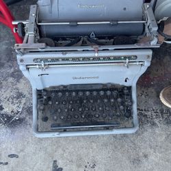  Vintage Underwood Typewrite Great Condition &40 Cash Very Heavy 