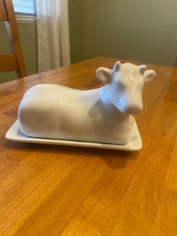 Pier 1 Cow butter dish. White ceramic. Good condition. Farmhouse/ cottage core / country / vintage.