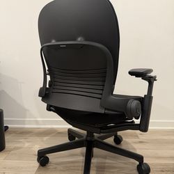 Steelcase Leap V2 "Plus"