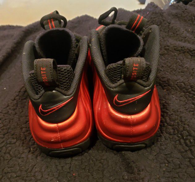 excellent condition red foamposite size.9.5
