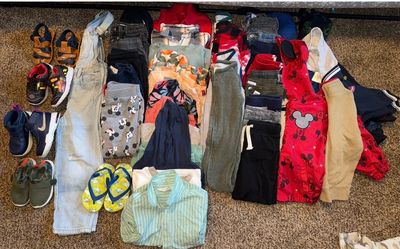 Boys size 3-4t shoes size 7-8c