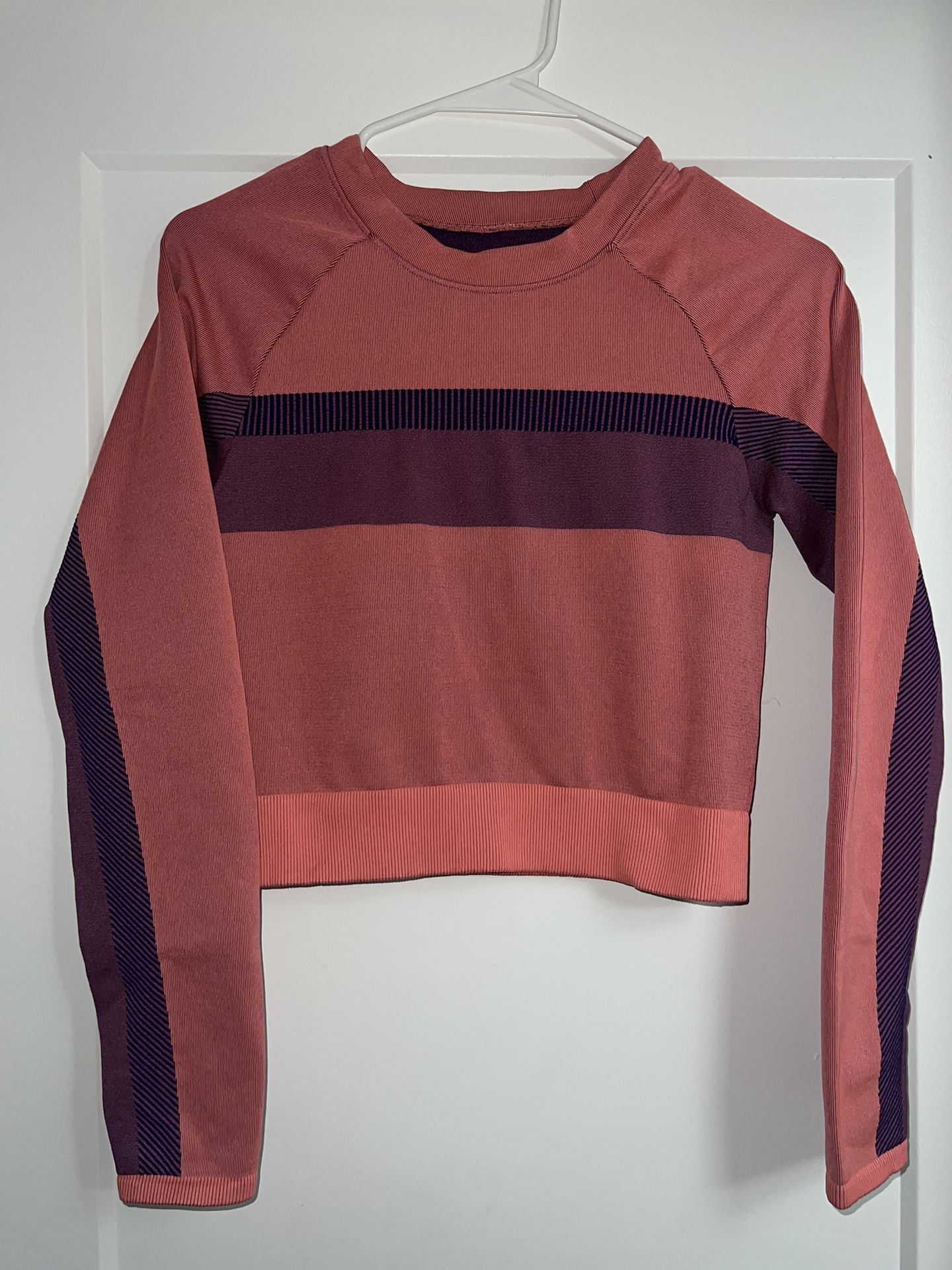 Long Sleeve Workout Top Size M