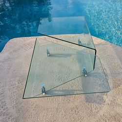 Beautiful Modern High Quality Glass Table