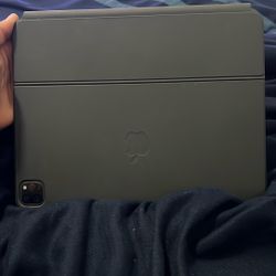 iPad 4th Gen  Give An Offer 