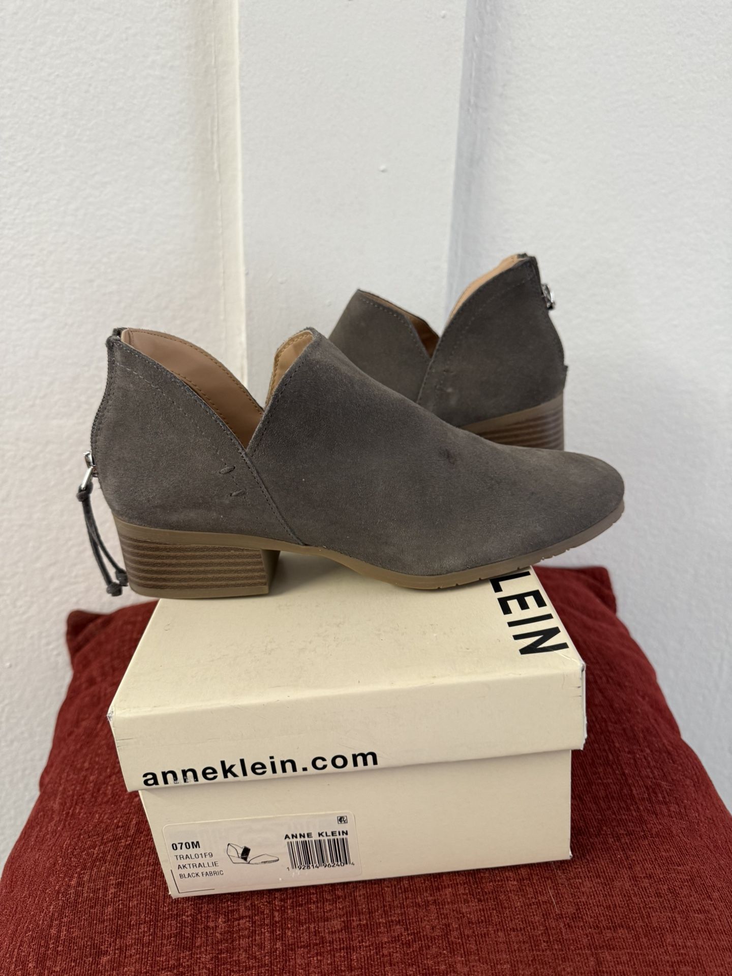 Anne Klein Ladies Boots (new