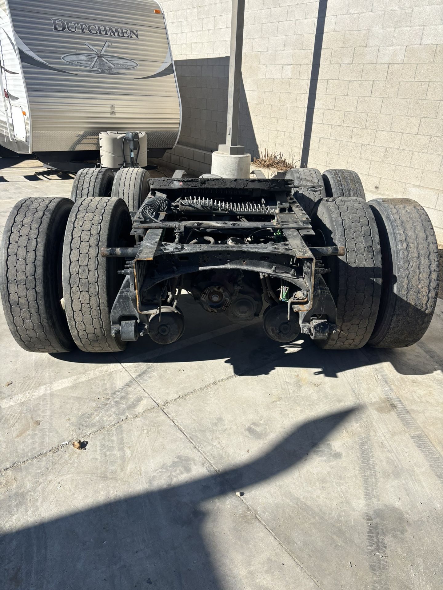 Semi Truck Detroit Rear Tandem Axles