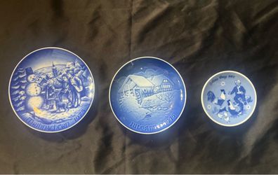 Vintage Blue and White Collector Plates Set of 3