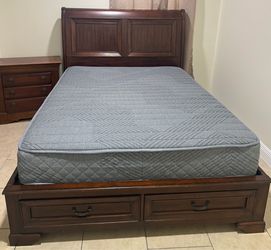 Beautiful wooden Queen bed with a bedside table with its mattress included can be delivered for an additional cost throughout the Tampa area Presio 25