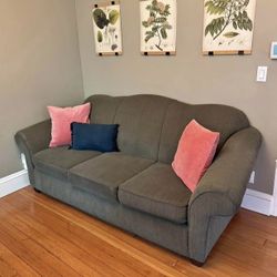 La-Z-Boy Couch (Like New Condition) 