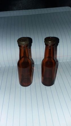 VINTAGE 1970s, MINI BEER BOTTLES, SALT AND PEPPER SHAKERS, (COLLECTABLES) $12 OR BEST OFFER