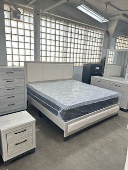 Beautiful white wooden bedroom set ✨