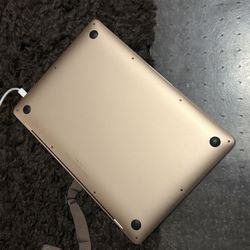 Lot includes 1 Macbook Air - 1 Iphone and 3 iPad’s MAKE OFFER