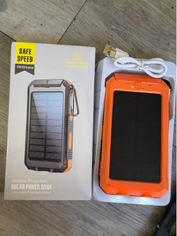 Solar Portable Charg Po.wer Ba.nk with Flashlight Bat.tery Pack Fast Charge