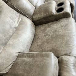 Reclining Loveseat with Console