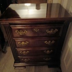 Small Dresser / Night Stand
