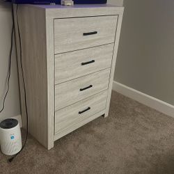  Dresser & Night Stand 