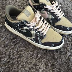 Travis Scott Dunks 