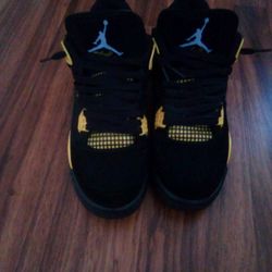 THUDER JORDAN 4'S! Size 8