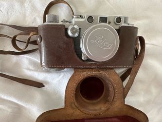 Leica Vintage Rangefinder Film Camera with Leather Case