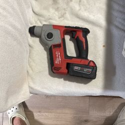 Milwaukee Rotatory Hammer 5/8” With Battery 