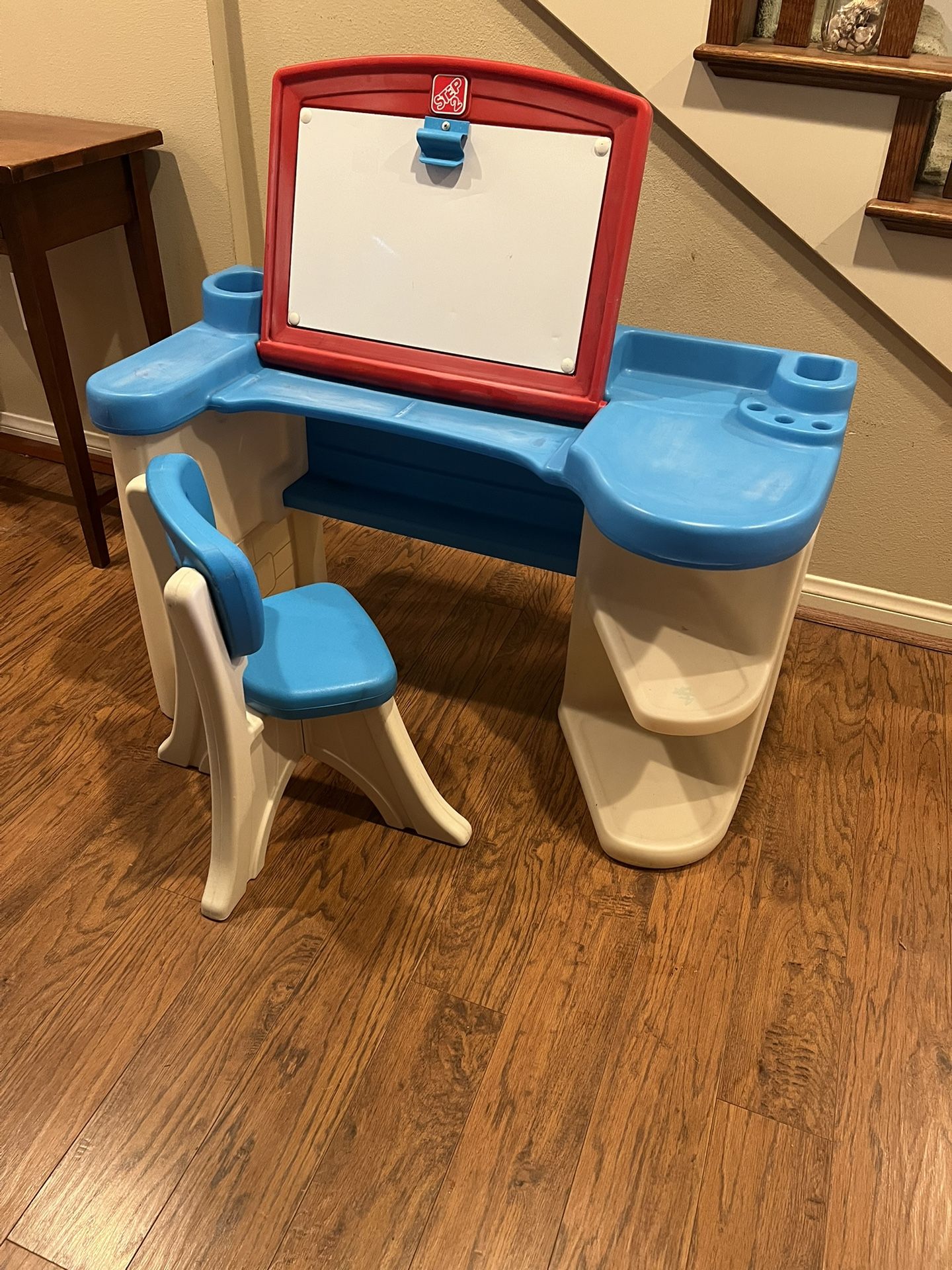 Step 2 Easel Desk