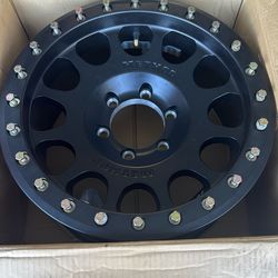Method wheels true bead locks