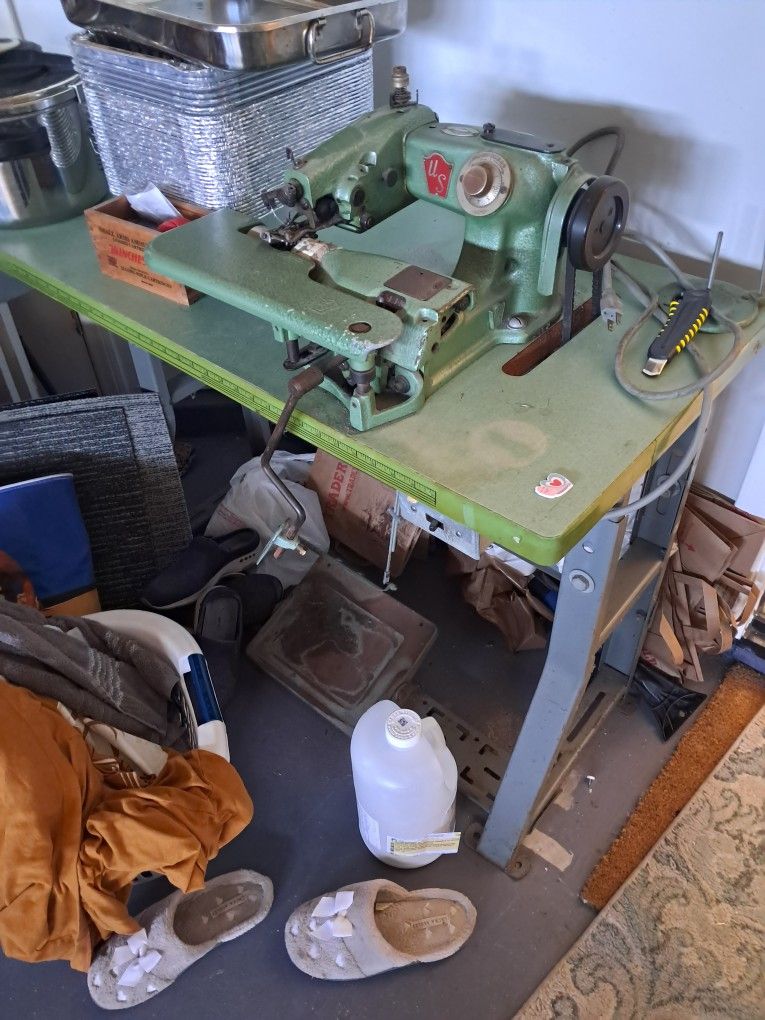 Blind Stich Sewing Machine Commercial Grade In Perfect Condition