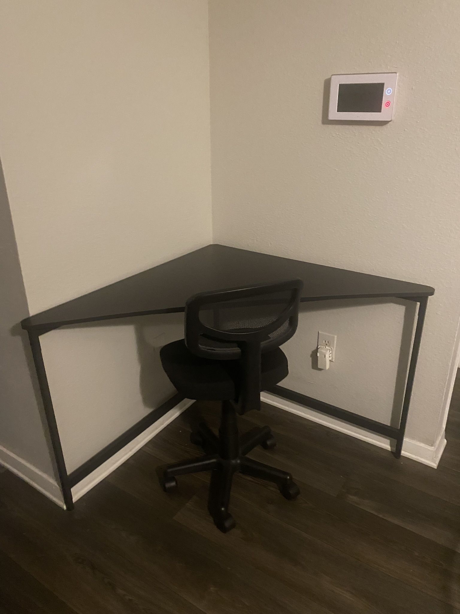 Corner Desk And Chair