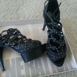 Size 9 BCBG STUDDED Platform HEELS BLK OBO