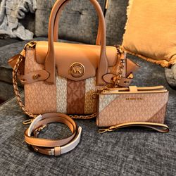MK Purse And Wristlet 