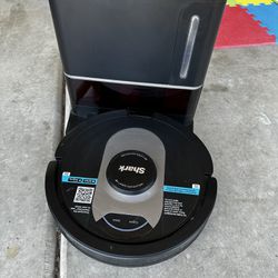 Shark AI Ultra Robot Vacuum with XL HEPA