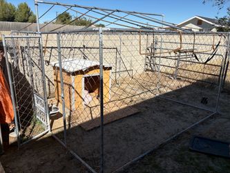 Large Outdoor Chain Link Dog Kennel Run and house
