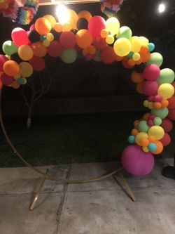 Balloon bouquet and garland