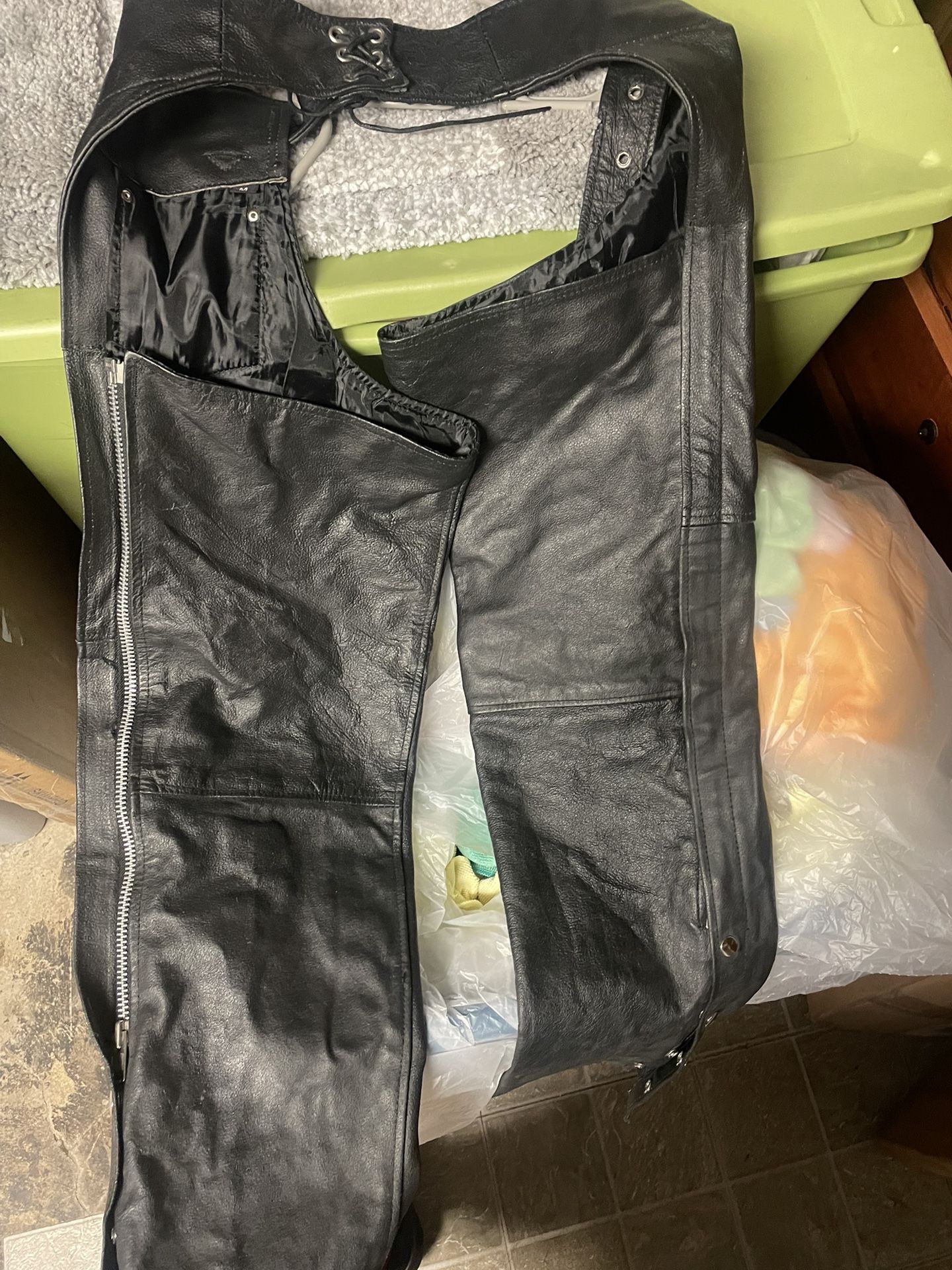 Medium Leather Chaps… Great Condition!