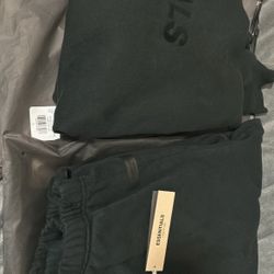 Essential Hoodie/sweatpants 