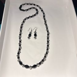 Hand Made  Necklace With Earrings 