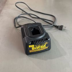 Dewalt  18 V Charger