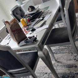 Large Dinning Table 6 Chairs.