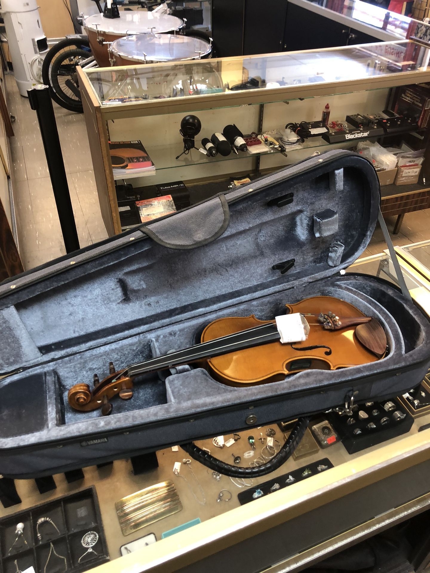 Yamaha 3/4 Size Violin ( Missing One String )