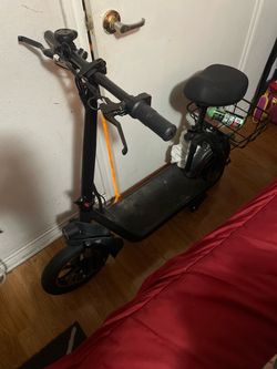 Seated Electric Scooter (5th Wheel / Gyroor Style) - Great Condition!