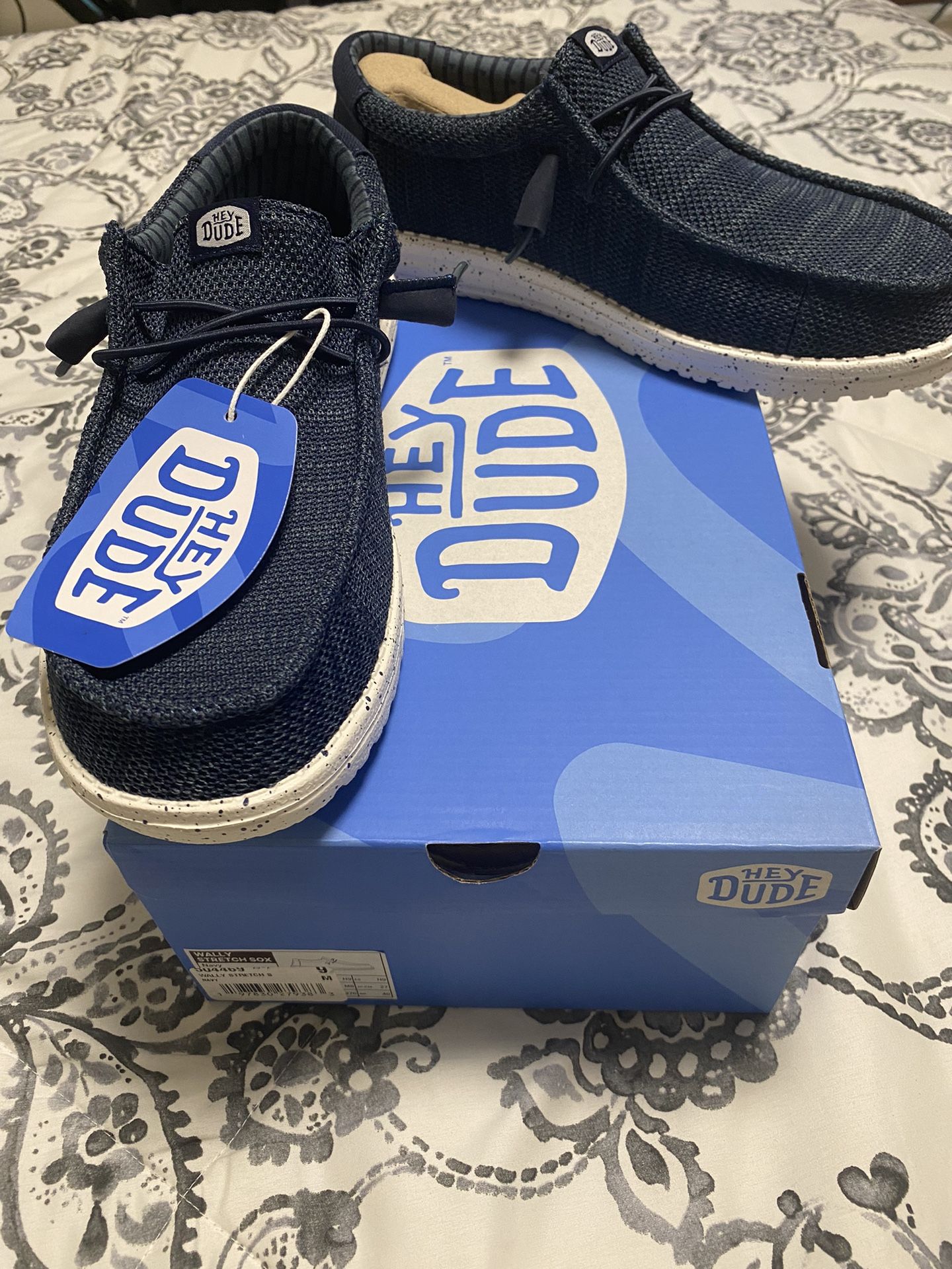 Hey Dude Size 9M $30