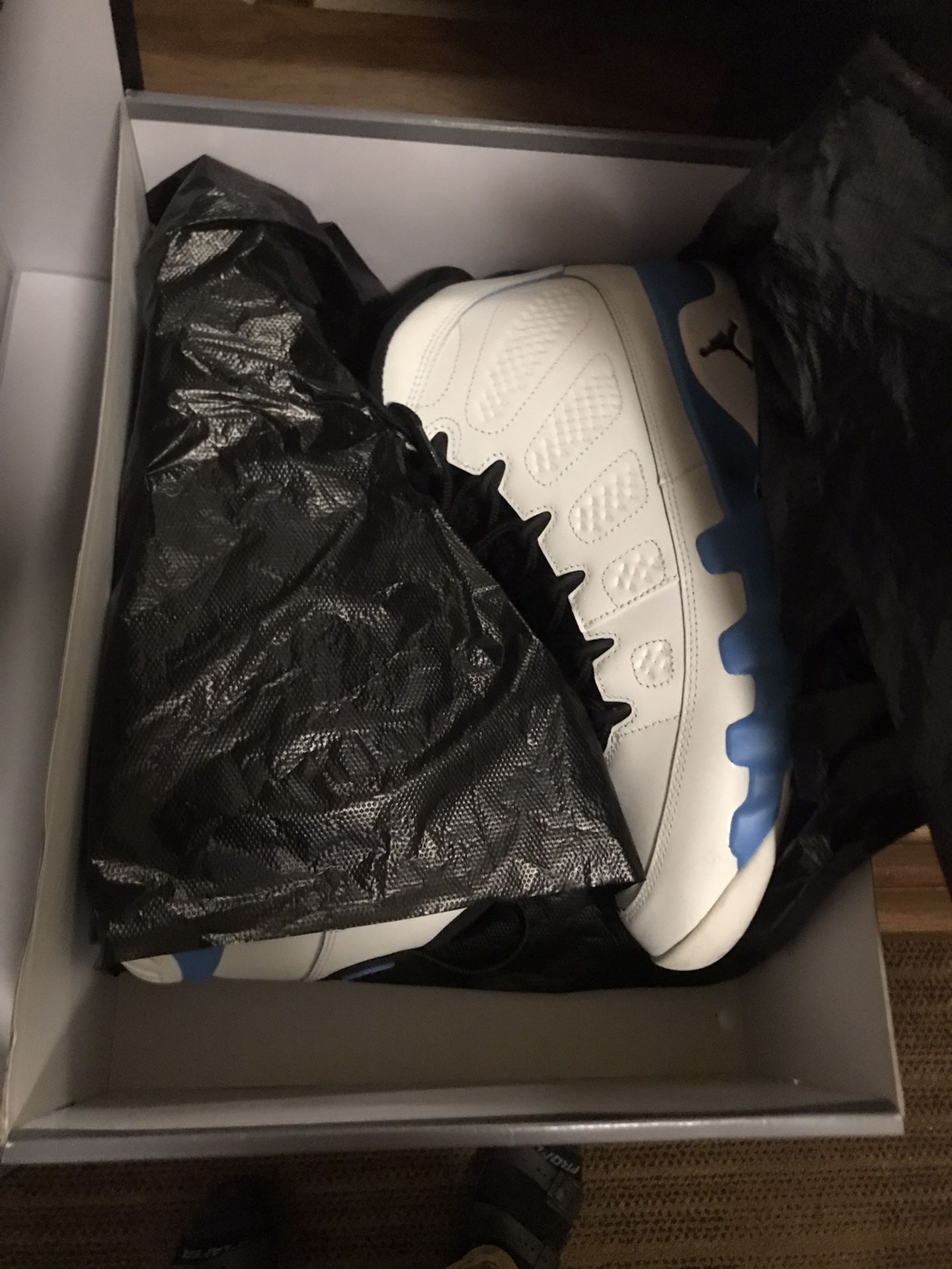 Retro Jordan 9 UNC
