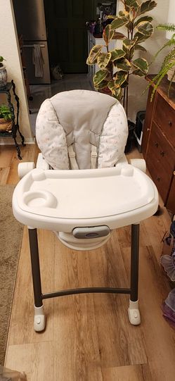LIKE NEW high chair w/ two seat covers!