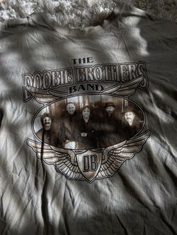 DOOBIE BROTHERS BAND 2004 VINTAGE TEE! On tour and really cute. Size XL.
