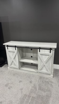 TV stand up to 60”